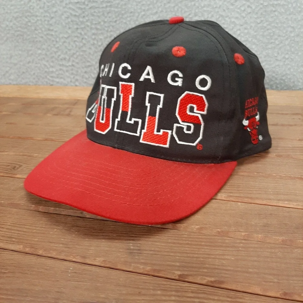 Vintage Chicago Bulls Hat Adult Red Black Snapback Cap NBA Basketball‎ 1990s Y2K